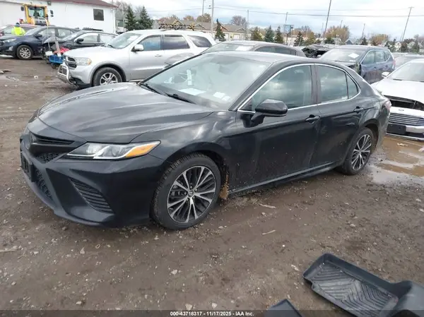 4T1B11HK1JU608486 2018 TOYOTA CAMRY - Image 2
