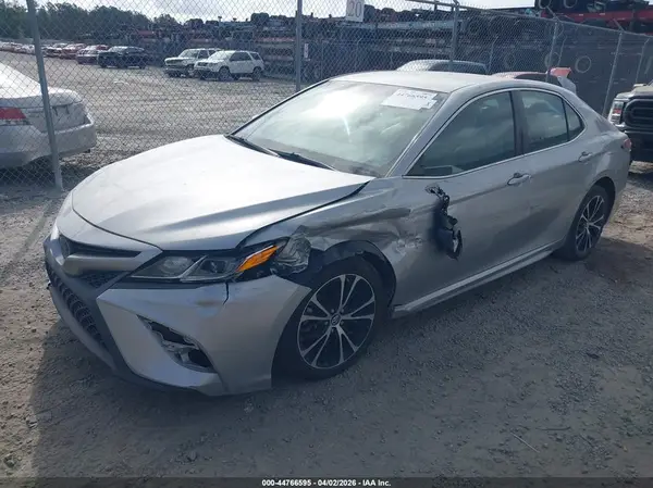 4T1B11HK1JU608536 2018 TOYOTA CAMRY - Image 2