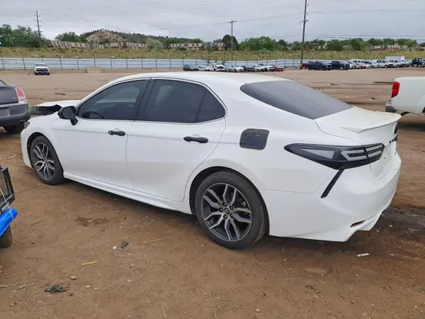 4T1B11HK1JU608682 2018 TOYOTA CAMRY - Image 2