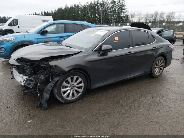 4T1B11HK1JU608701 2018 TOYOTA CAMRY - Image 2