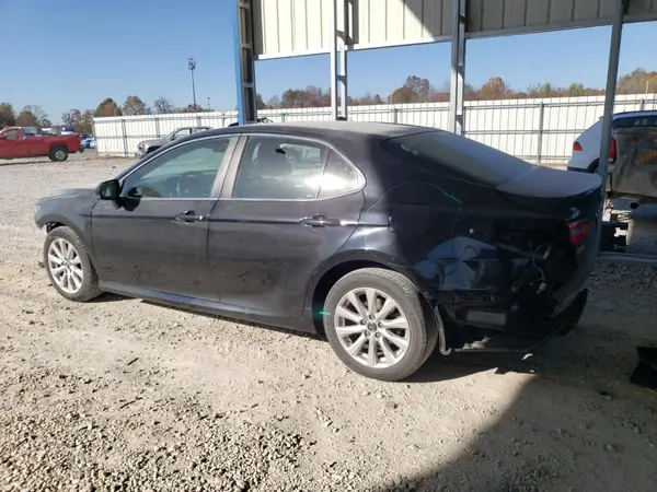 4T1B11HK1JU609010 2018 TOYOTA CAMRY - Image 2
