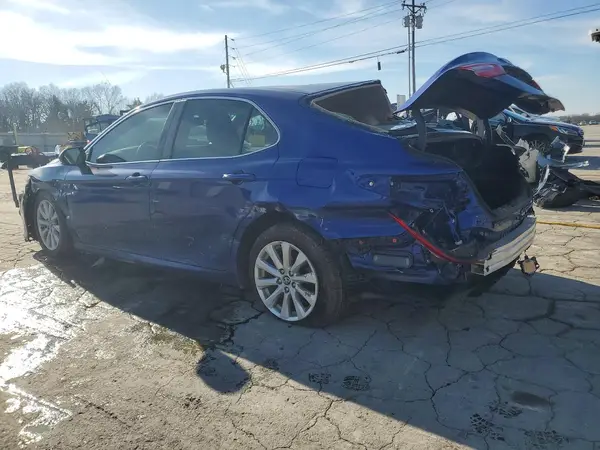4T1B11HK1JU609282 2018 TOYOTA CAMRY - Image 2