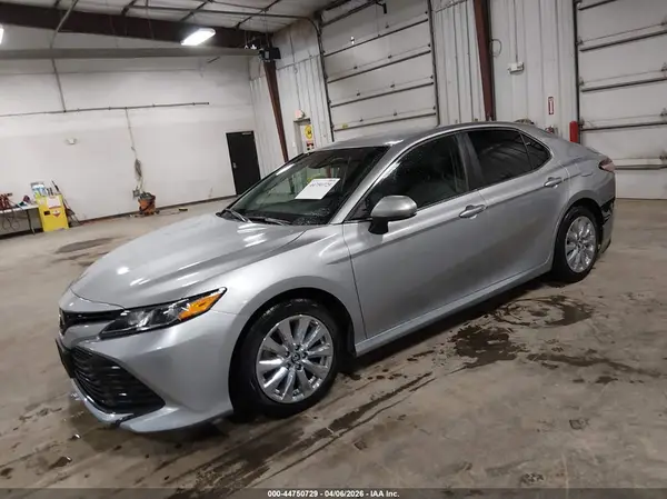 4T1B11HK1JU609475 2018 TOYOTA CAMRY - Image 2