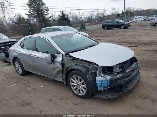 4T1B11HK1JU610321 2018 TOYOTA CAMRY - Image 1