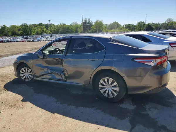 4T1B11HK1JU610450 2018 TOYOTA CAMRY - Image 2
