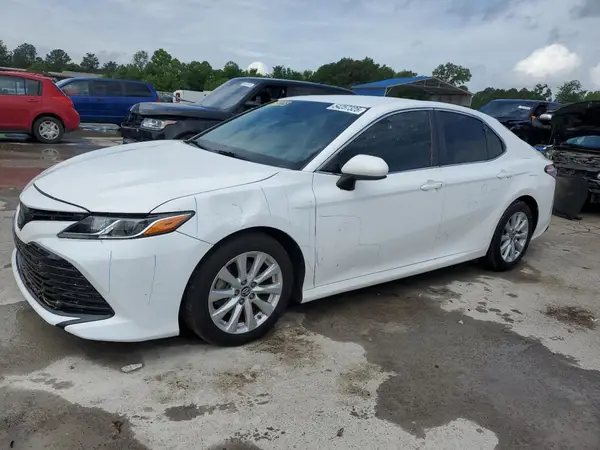 4T1B11HK1JU610514 2018 TOYOTA CAMRY - Image 1