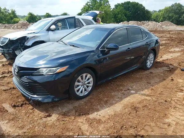 4T1B11HK1JU610710 2018 TOYOTA CAMRY - Image 2