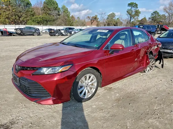 4T1B11HK1JU611582 2018 TOYOTA CAMRY - Image 1