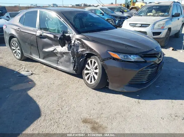 4T1B11HK1JU612022 2018 TOYOTA CAMRY - Image 1