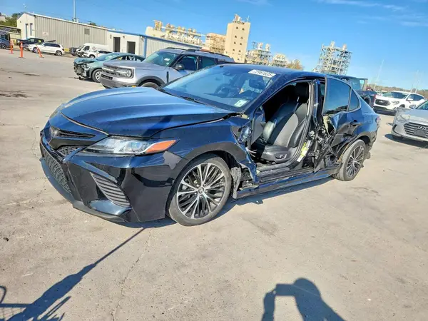 4T1B11HK1JU612179 2018 TOYOTA CAMRY - Image 1
