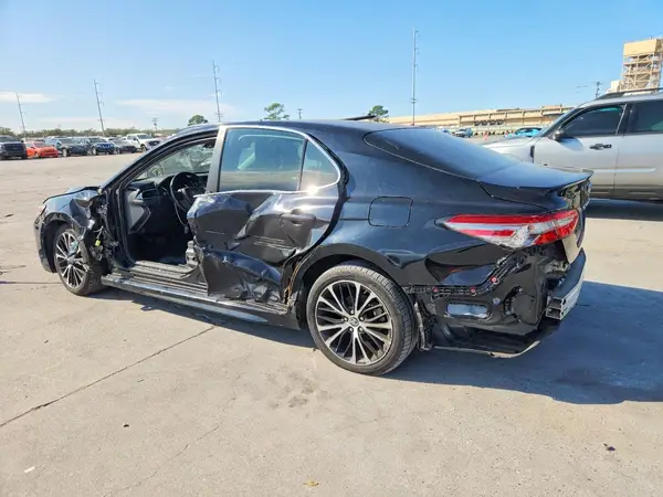 4T1B11HK1JU612179 2018 TOYOTA CAMRY - Image 2