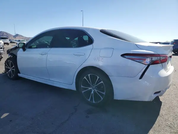 4T1B11HK1JU612697 2018 TOYOTA CAMRY - Image 2