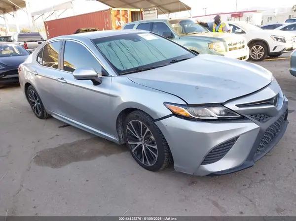 4T1B11HK1JU612876 2018 TOYOTA CAMRY - Image 1