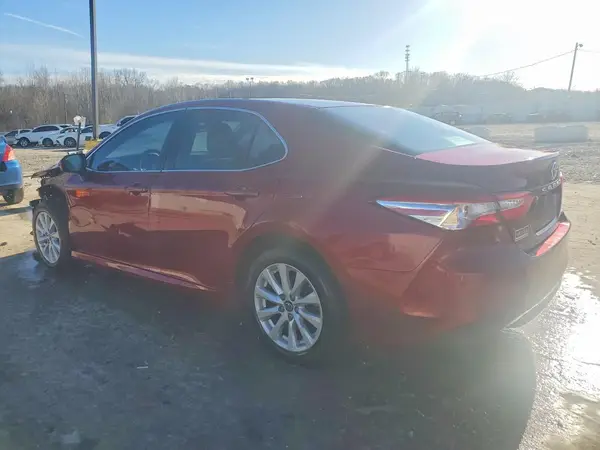 4T1B11HK1JU613123 2018 TOYOTA CAMRY - Image 2