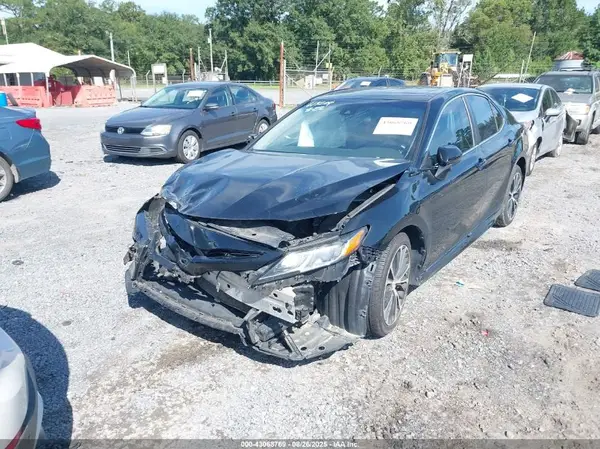 4T1B11HK1JU613204 2018 TOYOTA CAMRY - Image 2