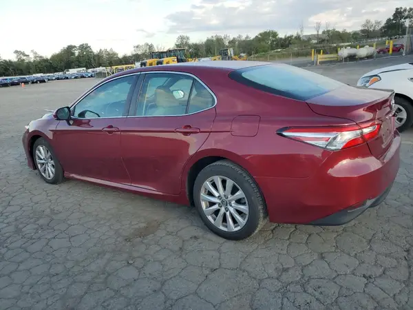 4T1B11HK1JU613557 2018 TOYOTA CAMRY - Image 2