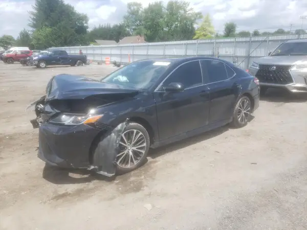 4T1B11HK1JU613929 2018 TOYOTA CAMRY - Image 1