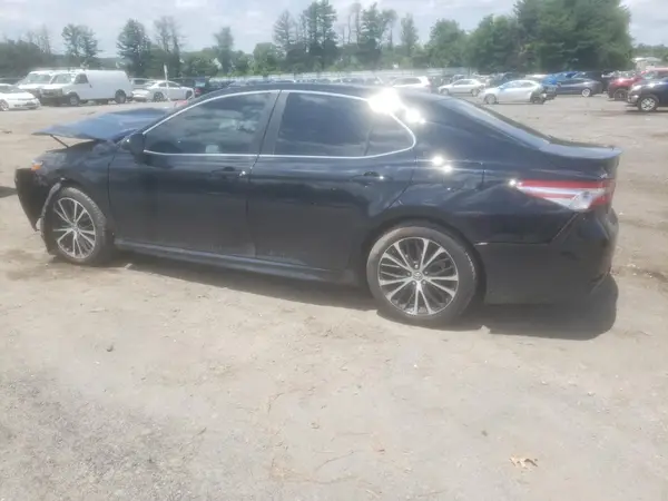 4T1B11HK1JU613929 2018 TOYOTA CAMRY - Image 2