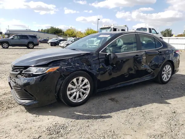 4T1B11HK1JU613963 2018 TOYOTA CAMRY - Image 1
