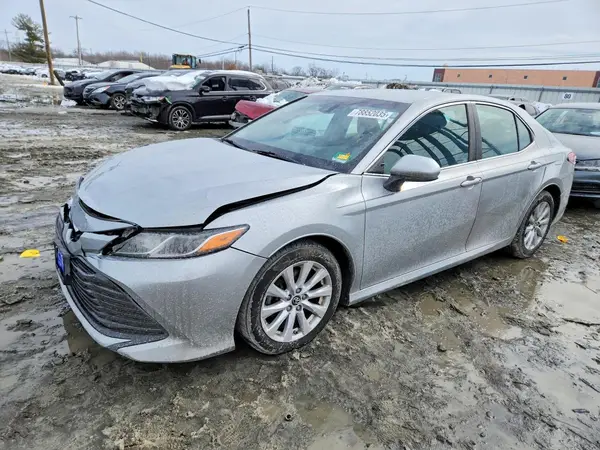 4T1B11HK1JU614272 2018 TOYOTA CAMRY - Image 1