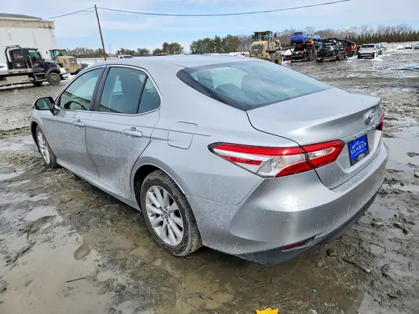 4T1B11HK1JU614272 2018 TOYOTA CAMRY - Image 2