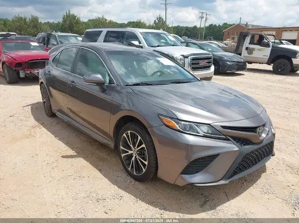 4T1B11HK1JU614904 2018 TOYOTA CAMRY - Image 1
