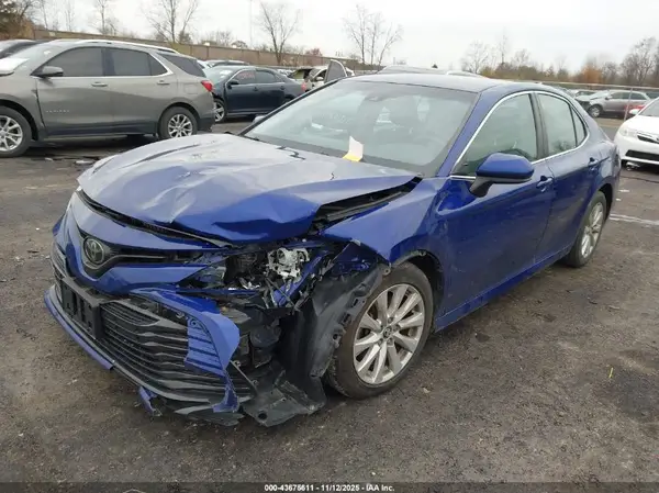 4T1B11HK1JU615017 2018 TOYOTA CAMRY - Image 2