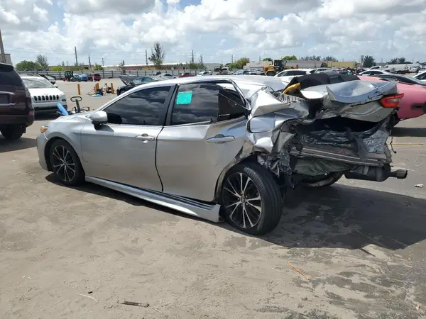 4T1B11HK1JU615759 2018 TOYOTA CAMRY - Image 2