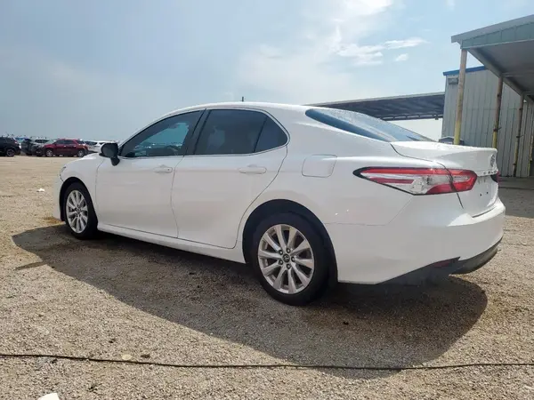 4T1B11HK1JU615793 2018 TOYOTA CAMRY - Image 2