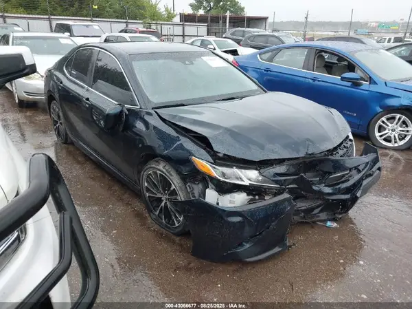4T1B11HK1JU616281 2018 TOYOTA CAMRY - Image 1