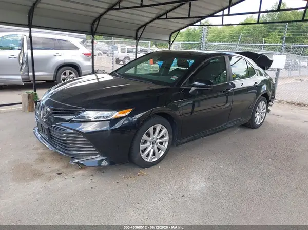 4T1B11HK1JU617043 2018 TOYOTA CAMRY - Image 2