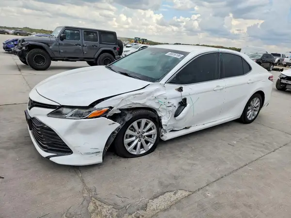 4T1B11HK1JU617205 2018 TOYOTA CAMRY - Image 1