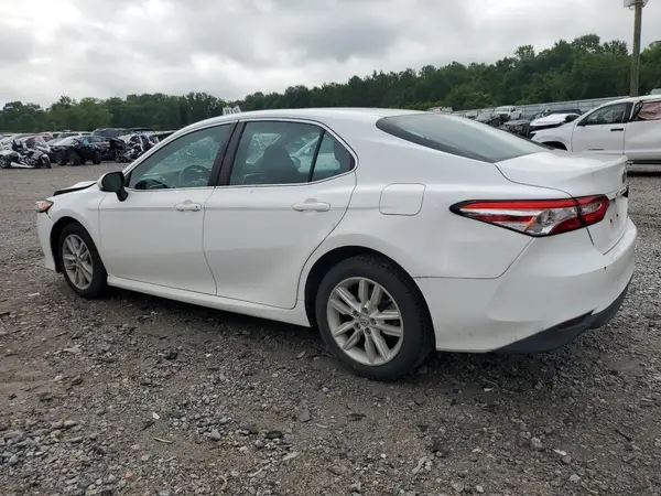 4T1B11HK1JU617348 2018 TOYOTA CAMRY - Image 2