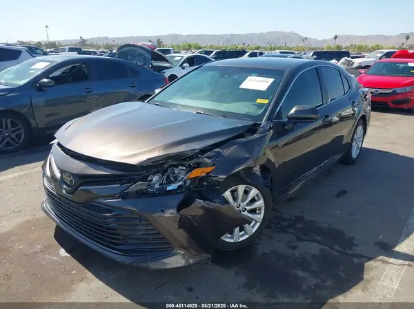 4T1B11HK1JU619469 2018 TOYOTA CAMRY - Image 2