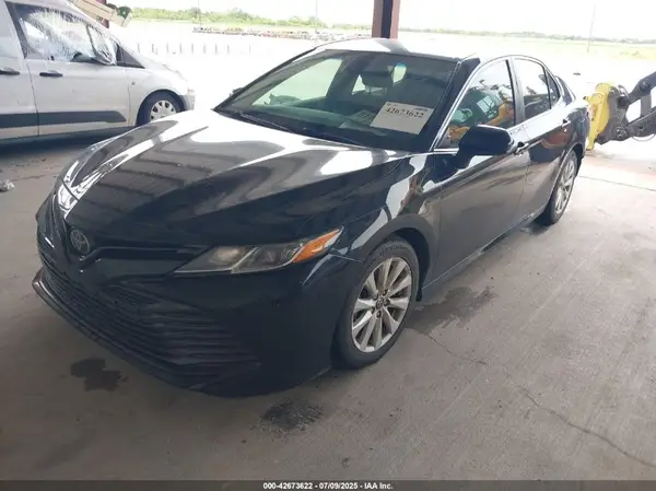 4T1B11HK1JU619813 2018 TOYOTA CAMRY - Image 2