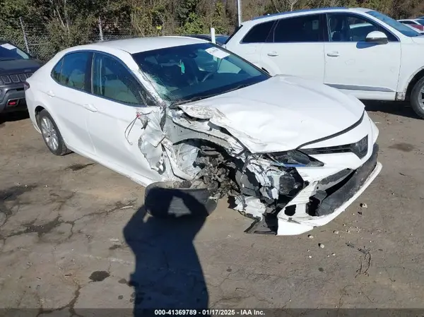 4T1B11HK1JU621500 2018 TOYOTA CAMRY - Image 1