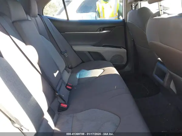 4T1B11HK1JU621500 2018 TOYOTA CAMRY - Image 8