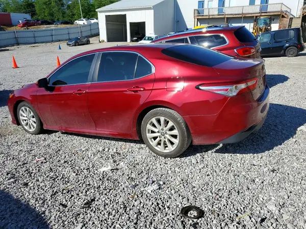 4T1B11HK1JU622338 2018 TOYOTA CAMRY - Image 2