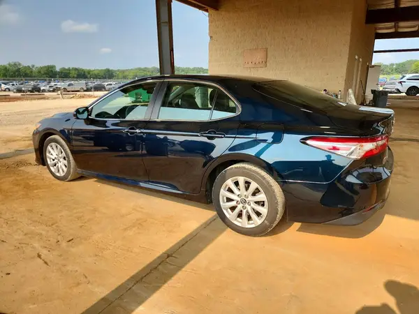 4T1B11HK1JU622663 2018 TOYOTA CAMRY - Image 2