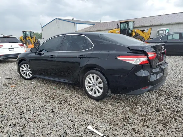 4T1B11HK1JU623411 2018 TOYOTA CAMRY - Image 2