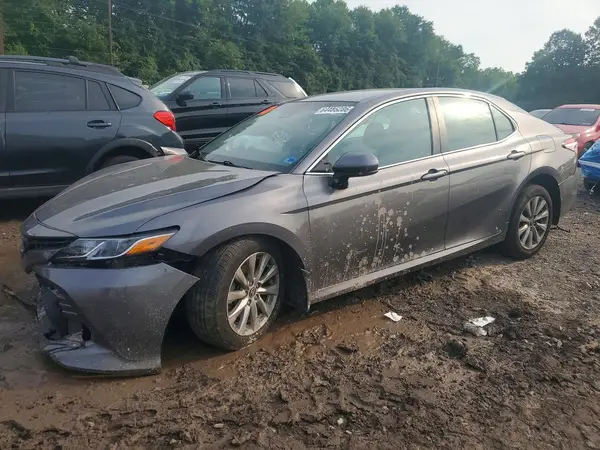 4T1B11HK1JU623795 2018 TOYOTA CAMRY - Image 1