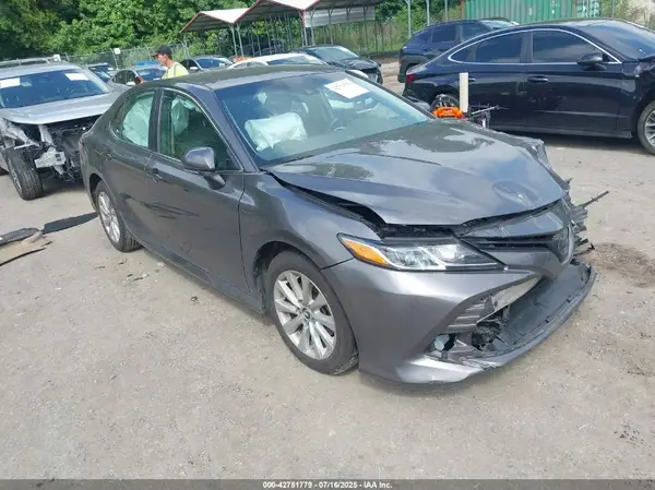 4T1B11HK1JU624042 2018 TOYOTA CAMRY - Image 1