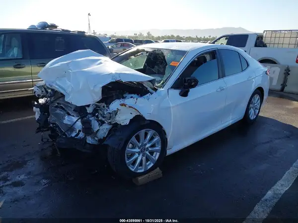 4T1B11HK1JU624137 2018 TOYOTA CAMRY - Image 2