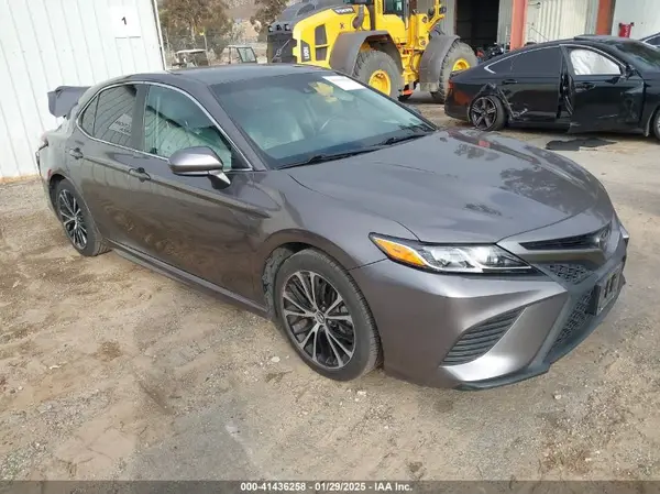4T1B11HK1JU624851 2018 TOYOTA CAMRY - Image 1
