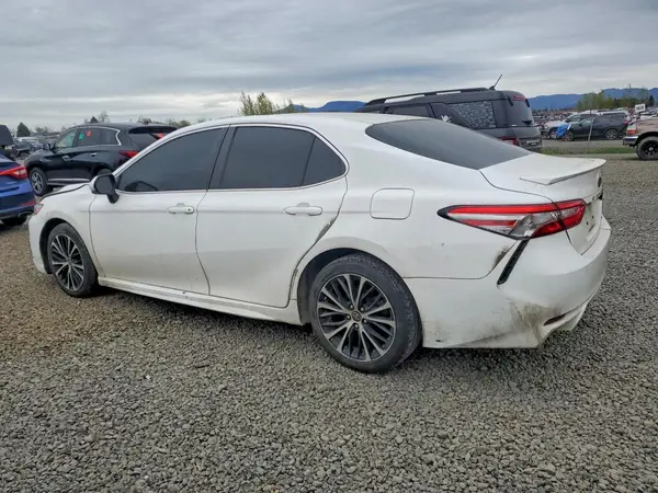 4T1B11HK1JU625398 2018 TOYOTA CAMRY - Image 2