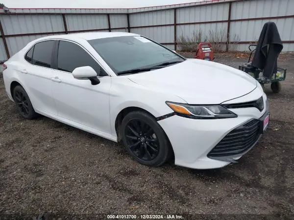 4T1B11HK1JU625949 2018 TOYOTA CAMRY - Image 1