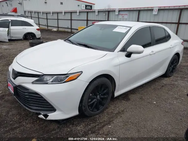 4T1B11HK1JU625949 2018 TOYOTA CAMRY - Image 2