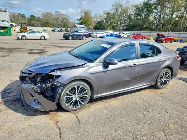 4T1B11HK1JU626065 2018 TOYOTA CAMRY - Image 1