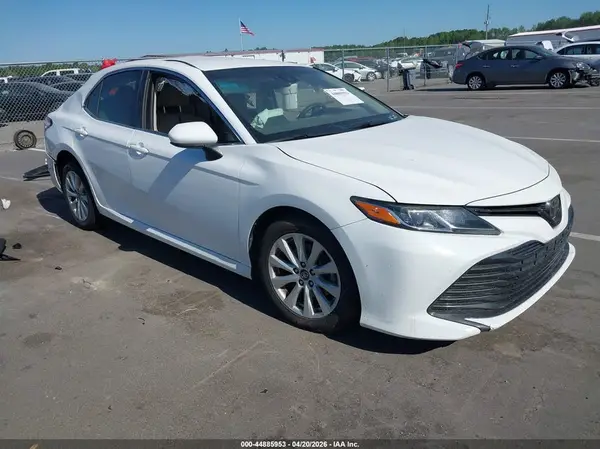 4T1B11HK1JU626759 2018 TOYOTA CAMRY - Image 1