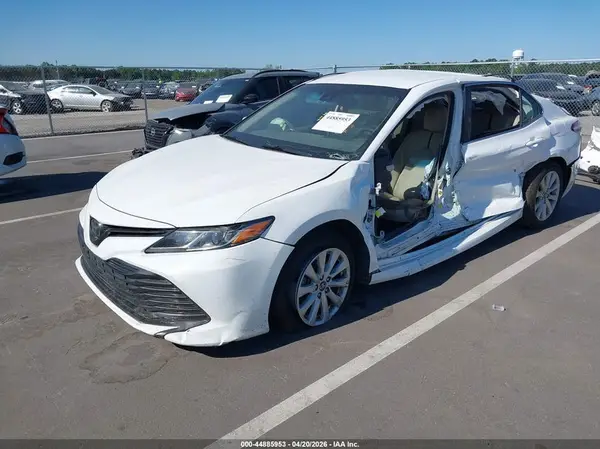 4T1B11HK1JU626759 2018 TOYOTA CAMRY - Image 2